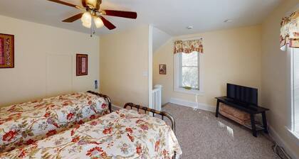 Lovely Laurel Run Cottage, Hocking Hills, Hot Tub