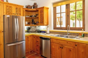 Fridge, microwave, oven, stovetop - Beautiful and Cozy  Home in Loreto Bay, close from pool and wine bar (Loreto)