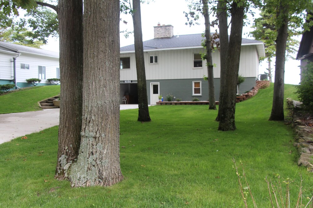 Sand Point North Shore Cottage, Lake Huron