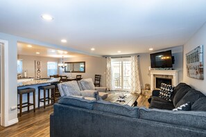 Smart TV, fireplace, table tennis