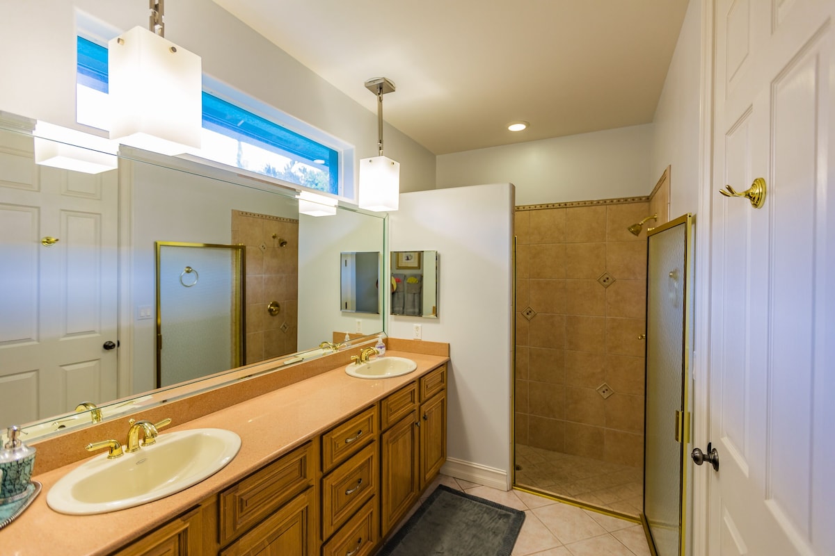 Photo 12 of Spacious & Luxurious.. Walk to beach..New Heated Pool