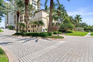 A paved walkway leading to a building with a sign indicating 'Marriott'. - 25% Off in Palm Beach Resort and Spa on Singer Island 2/2 Free WIFI  #1808 (Singer Island)