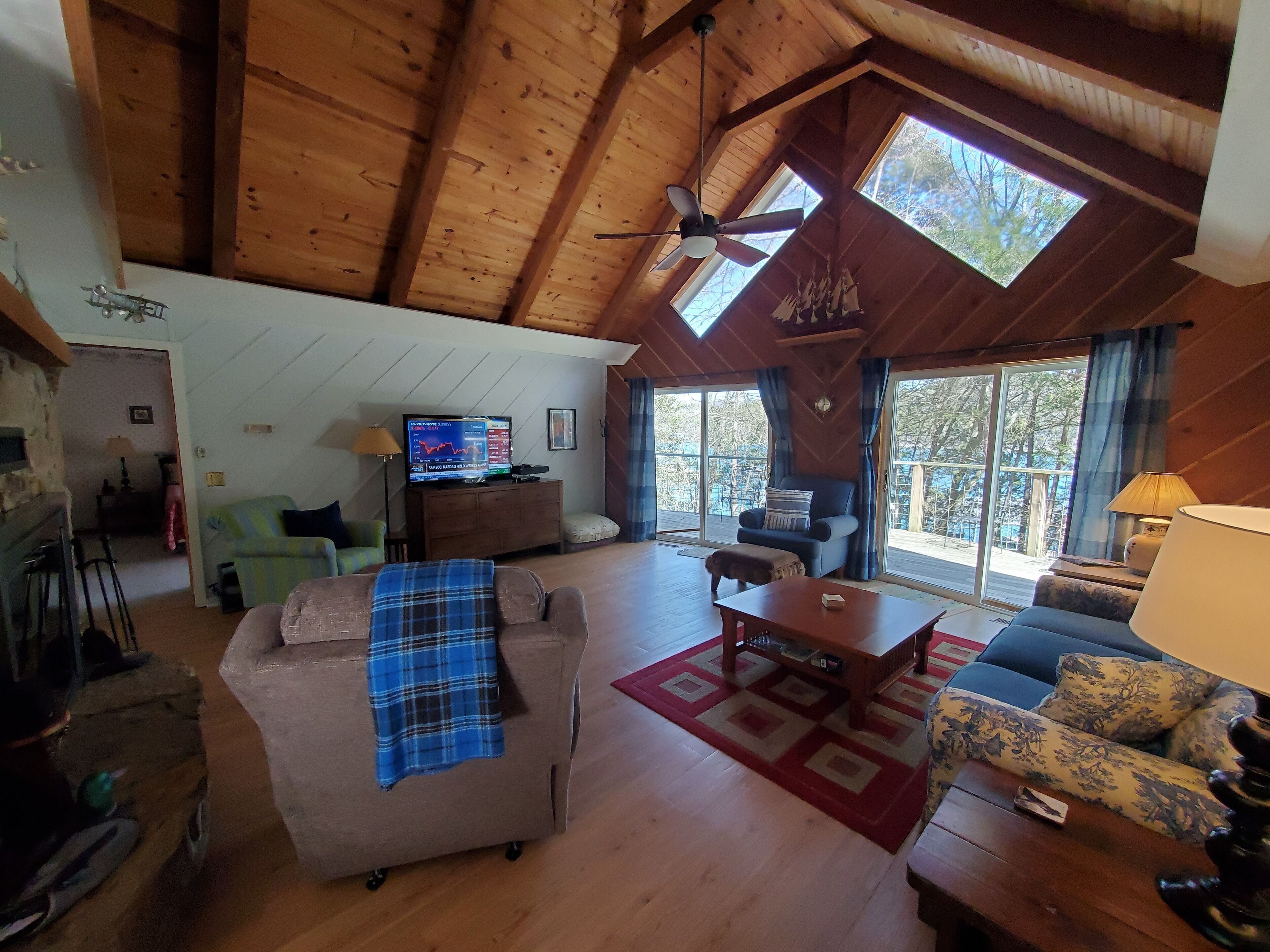 Cedar Rock-Lakefront Secluded Charming Cabin Very Private