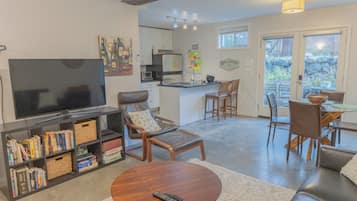 Smart-TV, DVD-Player, Bücher