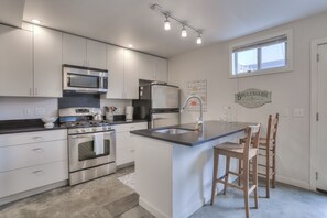 Fridge, microwave, oven, stovetop - 2bed-2bath Ballard Courtyard Apartment Walk to Old Ballard! Restaurants nearby! (Seattle)