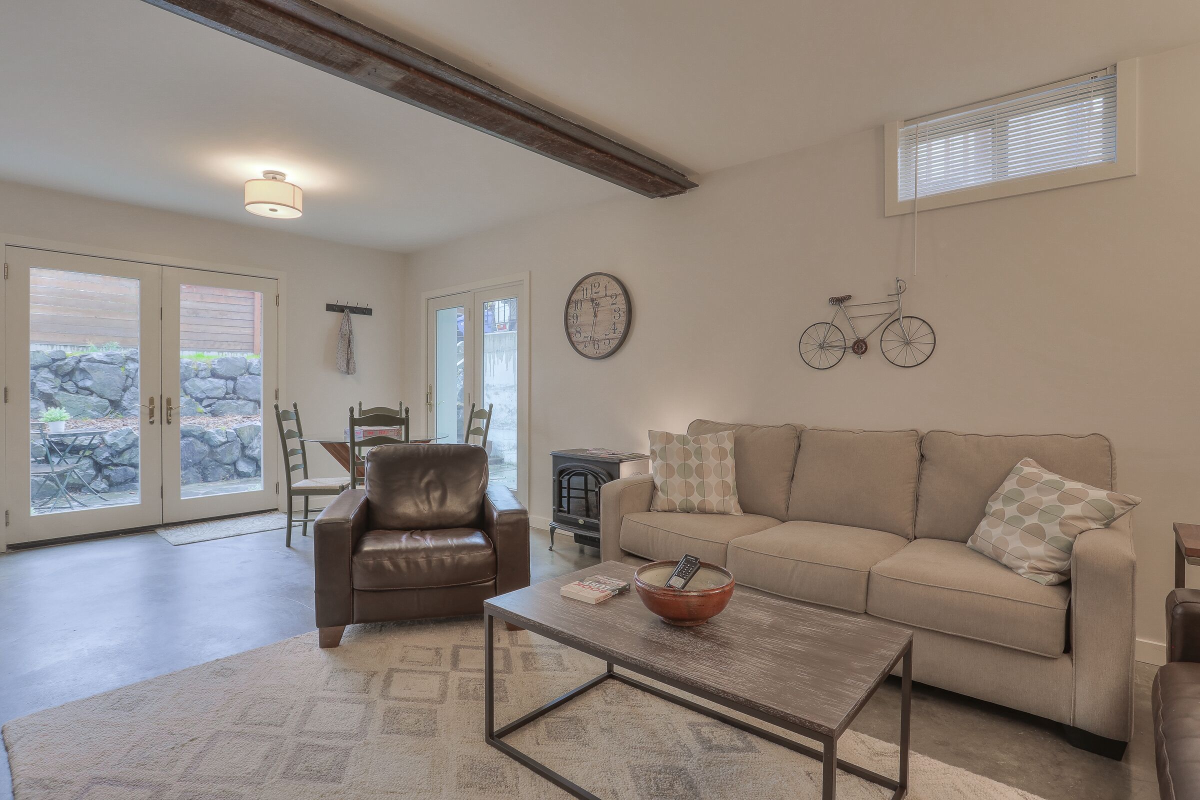 Quiet Ballard Courtyard Apartment Walk to Old Ballard! Great cafes.