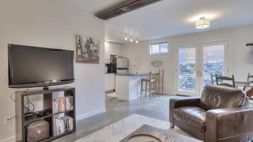 Smart TV, DVD player, livros