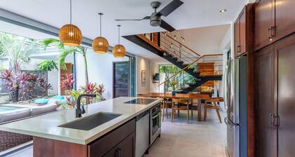 Belle nouvelle maison moderne, situé au centre, piscine, à seulement 300m de la plage