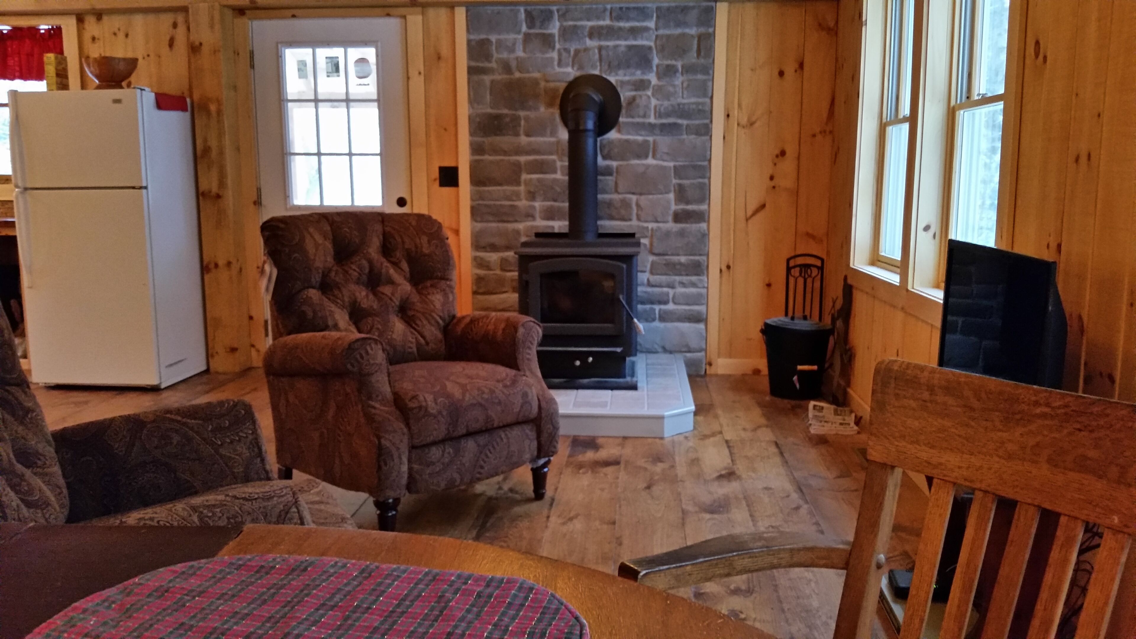Baker Brook Lodge a CLEAN Pet-friendly Adk. Getaway Minutes From North Creek NY.
