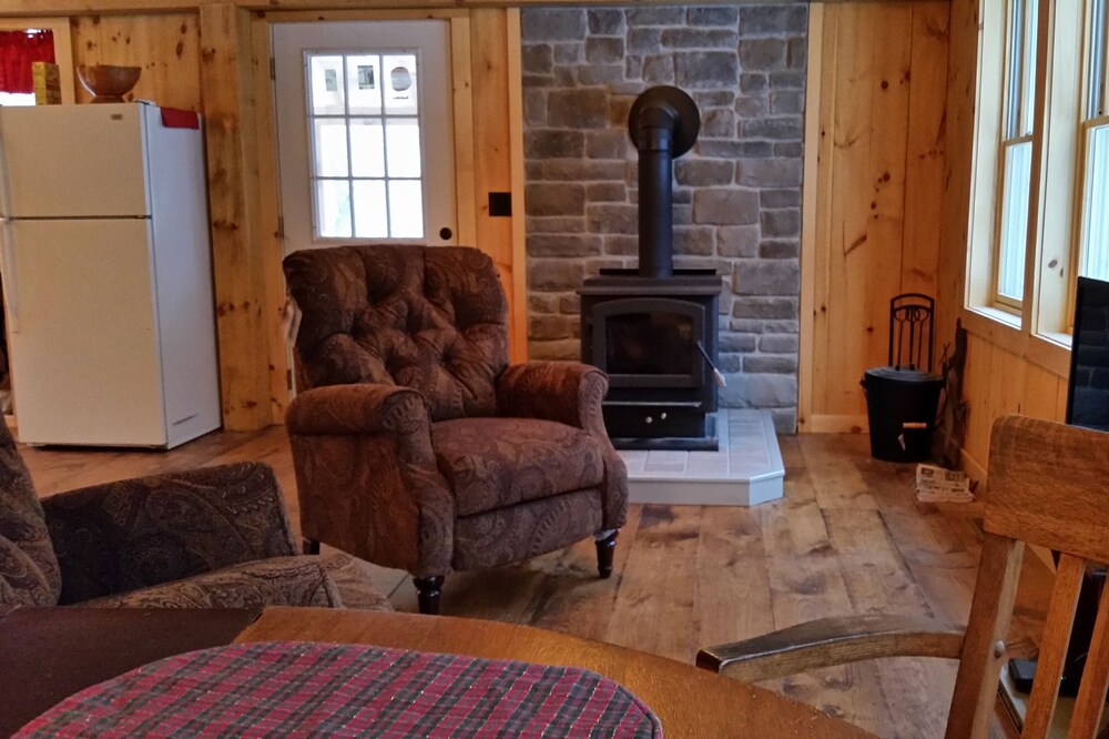 Baker Brook Lodge a CLEAN Pet-friendly Adk. Getaway Minutes From North Creek NY.