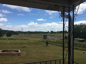 المنطقة المحيطة بالمنشأة