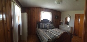 3 bedrooms, iron/ironing board, free WiFi, bed sheets