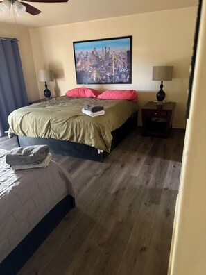 6 bedrooms, iron/ironing board, WiFi, bed sheets - Golf Bachelor/ Bachelorette fun in The Sun Sport Haven  (Scottsdale)