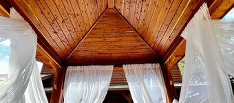 Billy Goat Hill Cabin - Romantic Cabana with Hot tub No Cleaning Fee or Chores