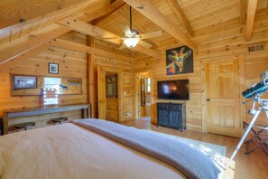 3 bedrooms, iron/ironing board, travel cot, free WiFi