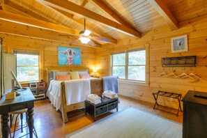 3 habitaciones, tabla de planchar con plancha y cuna de viaje 