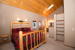 4 bedrooms, desk, travel cot, free WiFi