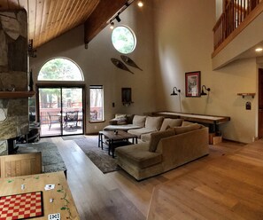 Smart TV, fireplace, video games, Netflix - Relaxing spacious summer family home- 3 master bedrooms! (Truckee)