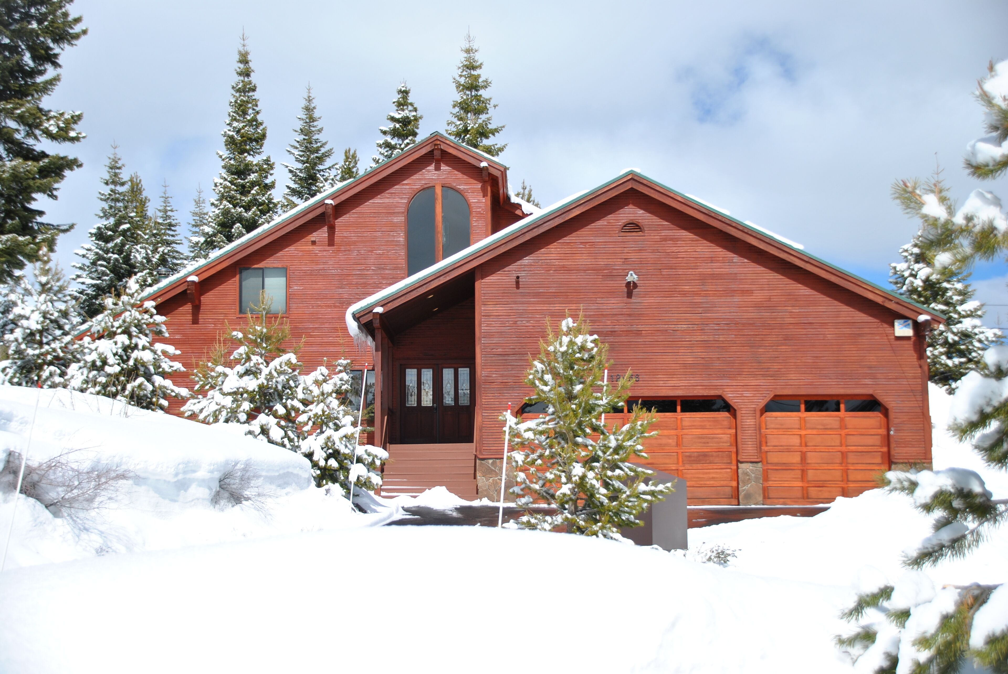 Perfect multi-  family ski destination with  3 master bedrooms!!!!!!!!!!!!!!!!!!