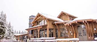Relaxing spacious summer family home- 3 master bedrooms!