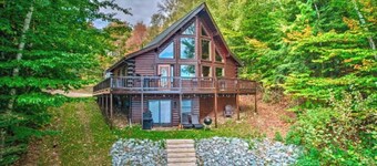 Log Home Luxury vous attend sur la rive ouest du lac AuTrain! Pédalo et quai!