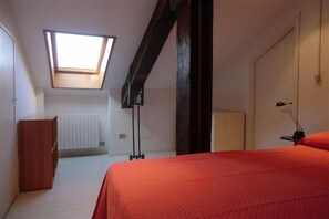 2 slaapkamers, een strijkplank/strijkijzer, wifi, beddengoed