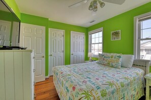 5 bedrooms, iron/ironing board, free WiFi, bed sheets - Against The Wind A, Oceanfront Home, Amazing Pier View, Duplex (Garden City Beach)