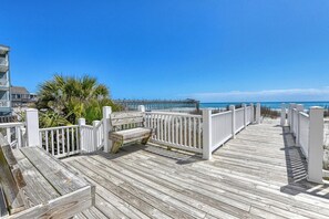 Terrace/patio - Against The Wind A, Oceanfront Home, Amazing Pier View, Duplex (Garden City Beach)