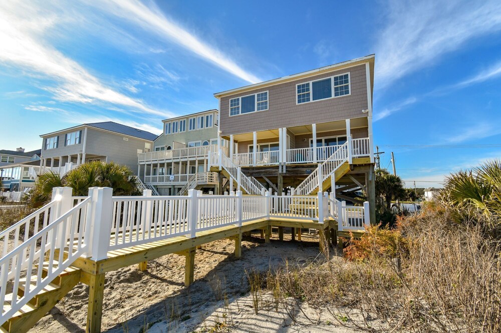 Against The Wind A, Oceanfront home, Amazing Pier View, Duplex