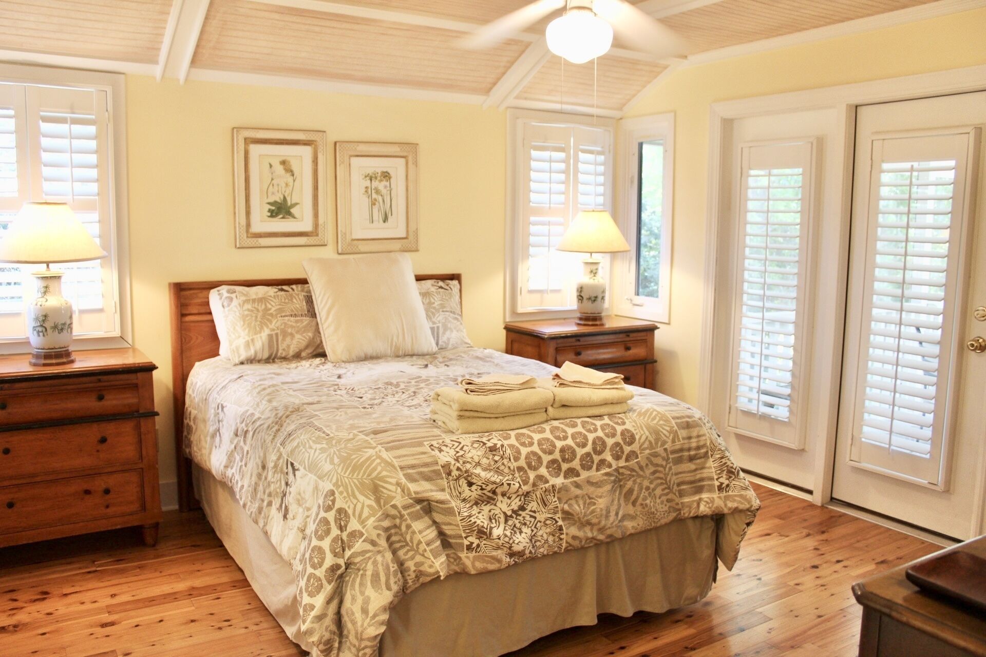 3 chambres, fer et planche à repasser, Wi-Fi, draps fournis