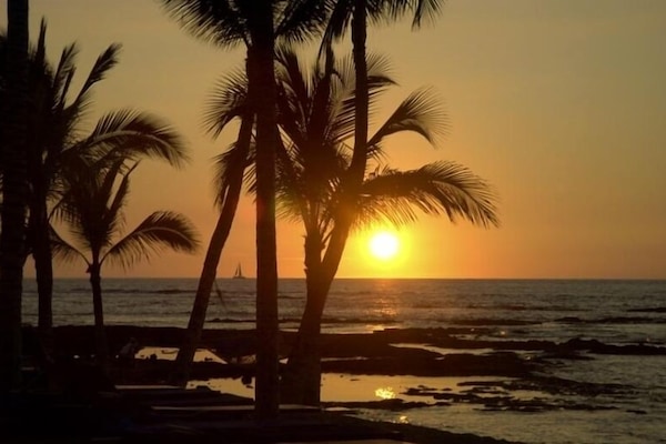 Enjoy the Hawaiian Sunsets