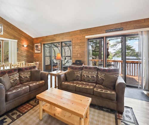 Executive Year Round Home ~ Minutes From  Minocqua