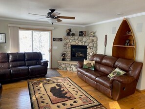 Smart-TV, peis og bøker