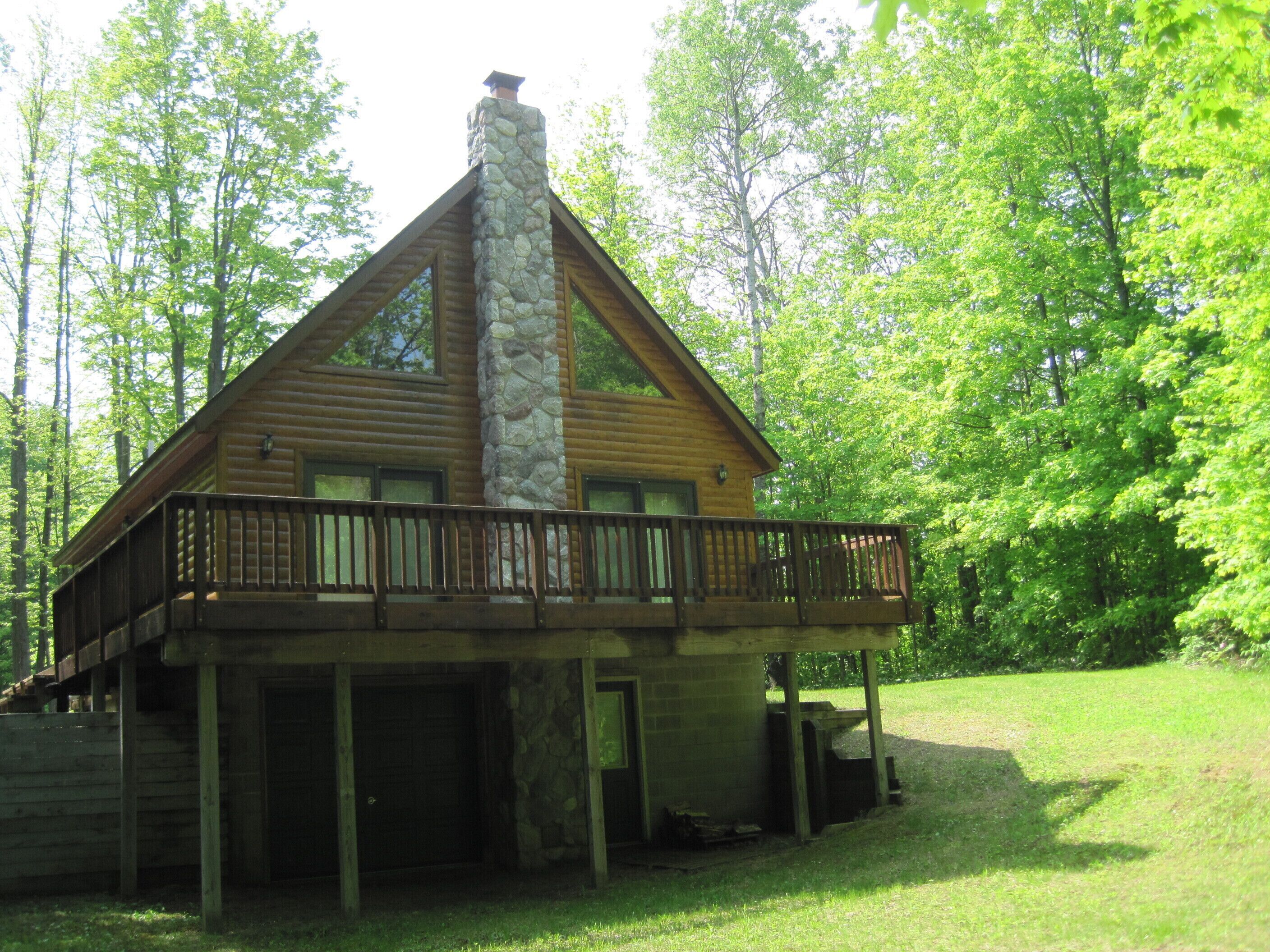 Beautiful Scenic Cedar Chalet in the Woods Just West of Gaylord   