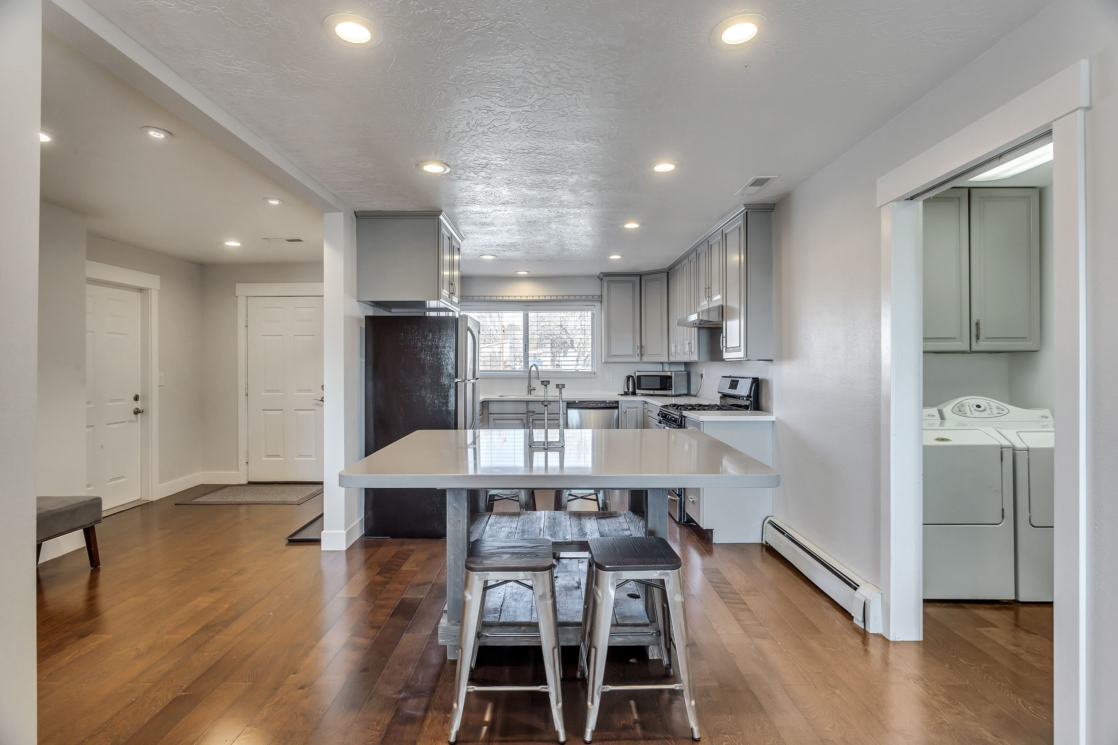 Events Welcome!Big Place/Low Price!*Sleeps 26 Guests!*4,200 SqFt*6 Bathrooms