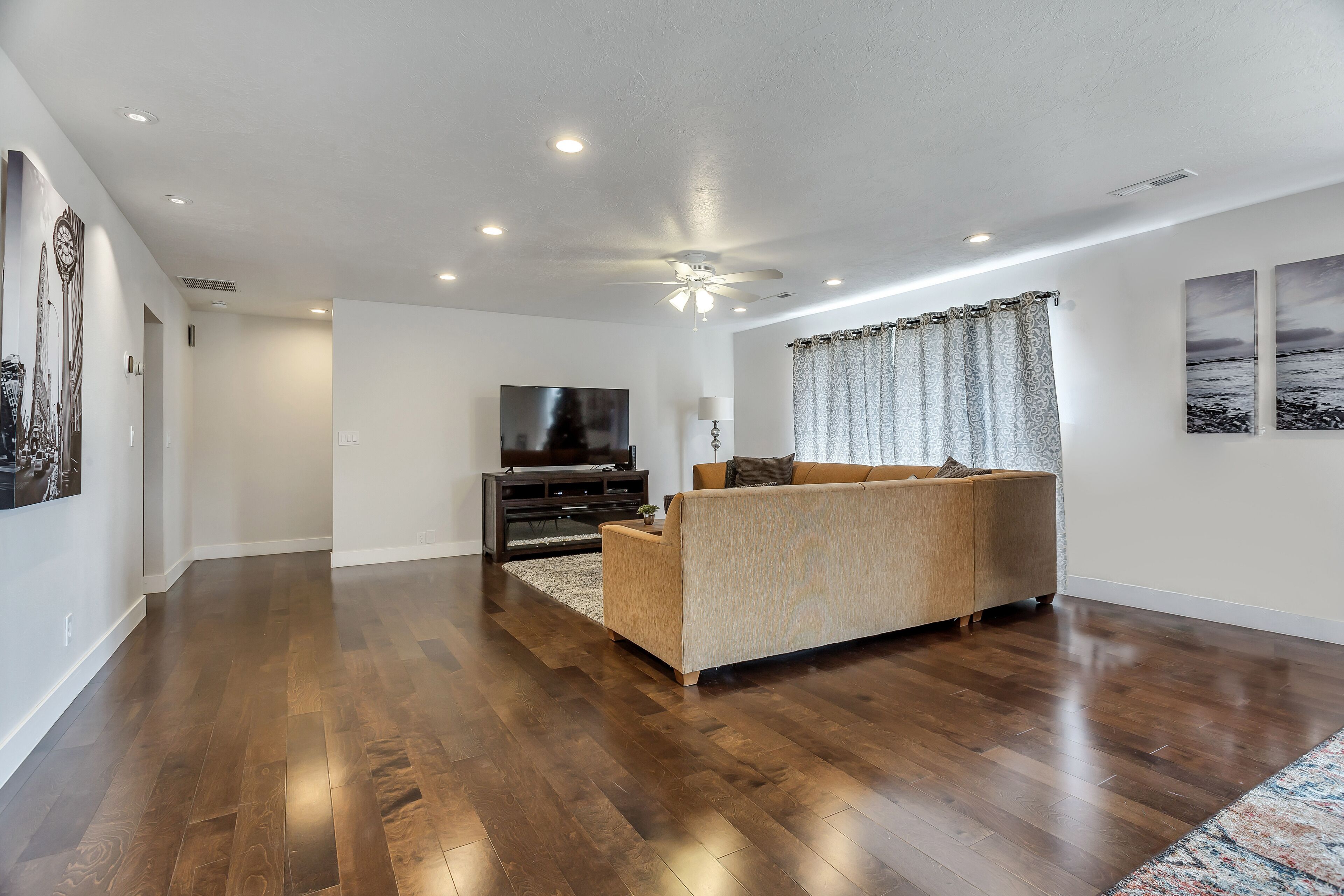 Events Welcome!Big Place/Low Price!*Sleeps 26 Guests!*4,200 SqFt*6 Bathrooms