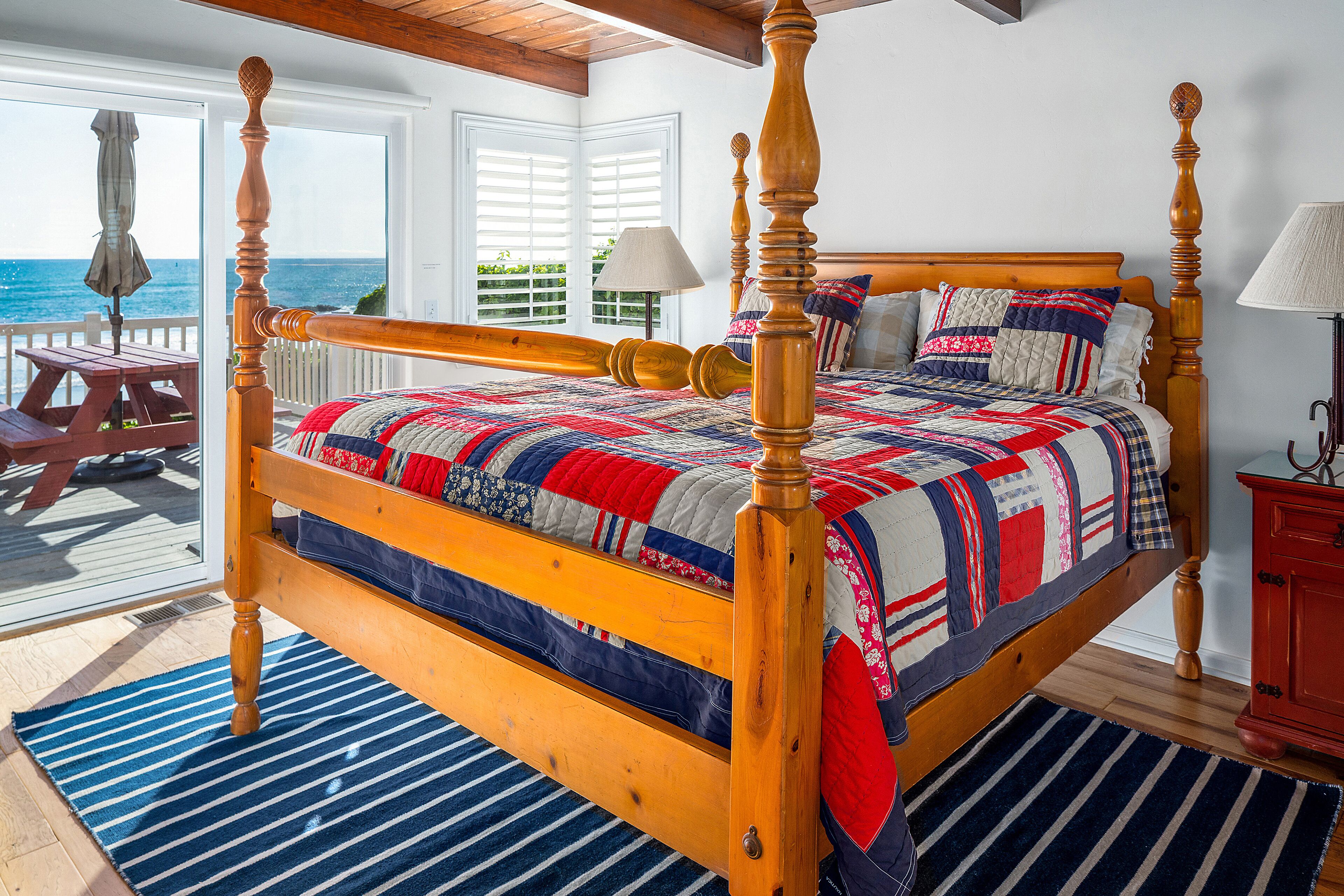 Private stairs to beach on Pacific Ave walk to town 