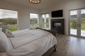 5 bedrooms, iron/ironing board, travel crib, free WiFi