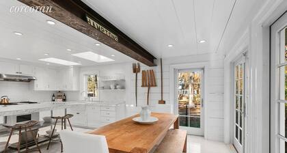 Heated pool/5 min walk to Beach/Beautiful Sag Harbor Village /Restaurant/Museum