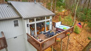 A cabin with a deck, a hot tub, and an American flag. - Bella Vista~ 5 Star ~ Clean Cabin ~Hot Tub and Beautiful View ~Pets Allowed (Maggie Valley)