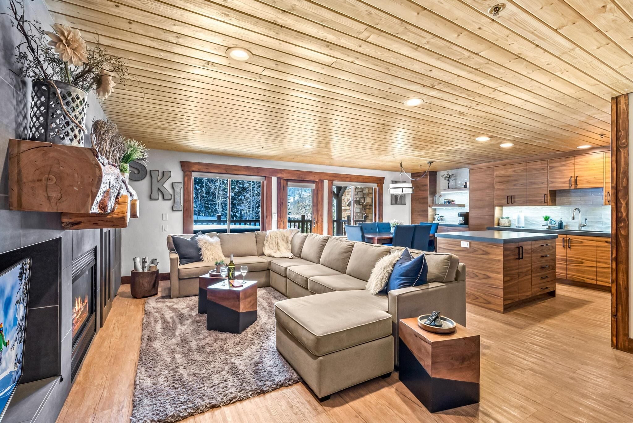 Deer Valley Mid-Mountain Dream - Air Conditioning!