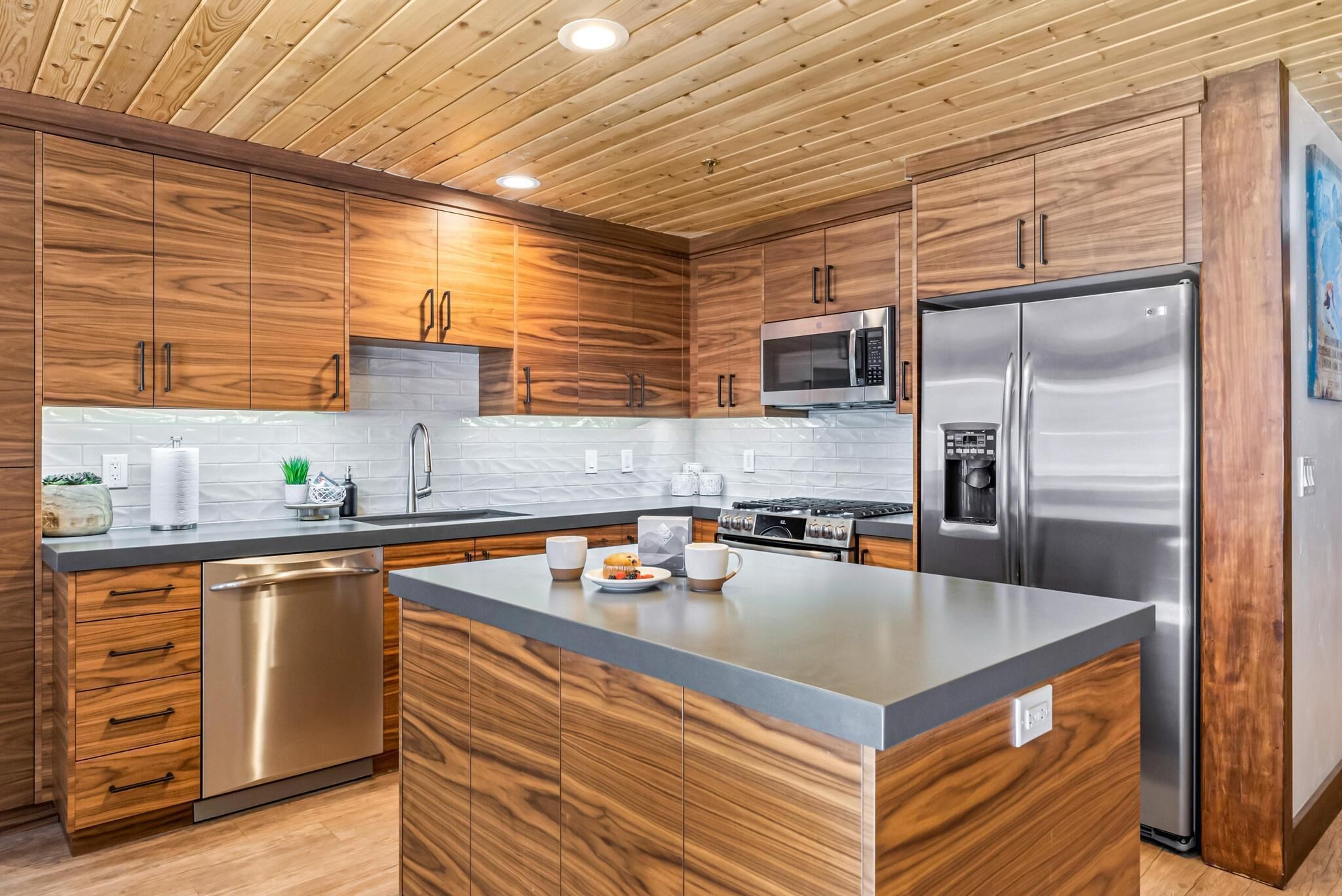 Deer Valley Mid-Mountain Dream - Air Conditioning!