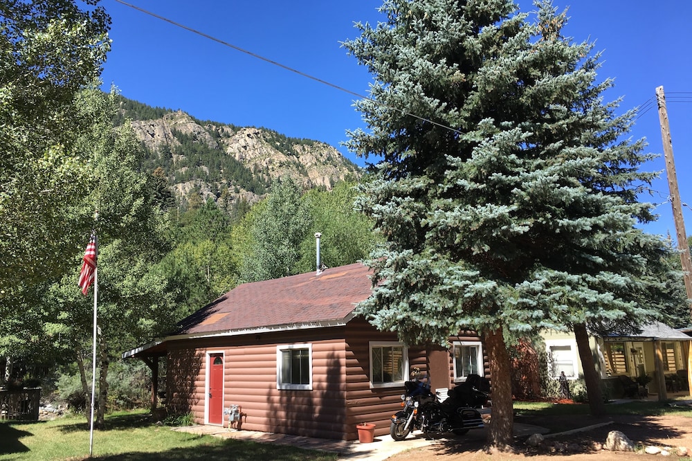 Dawson Creekside Cabin