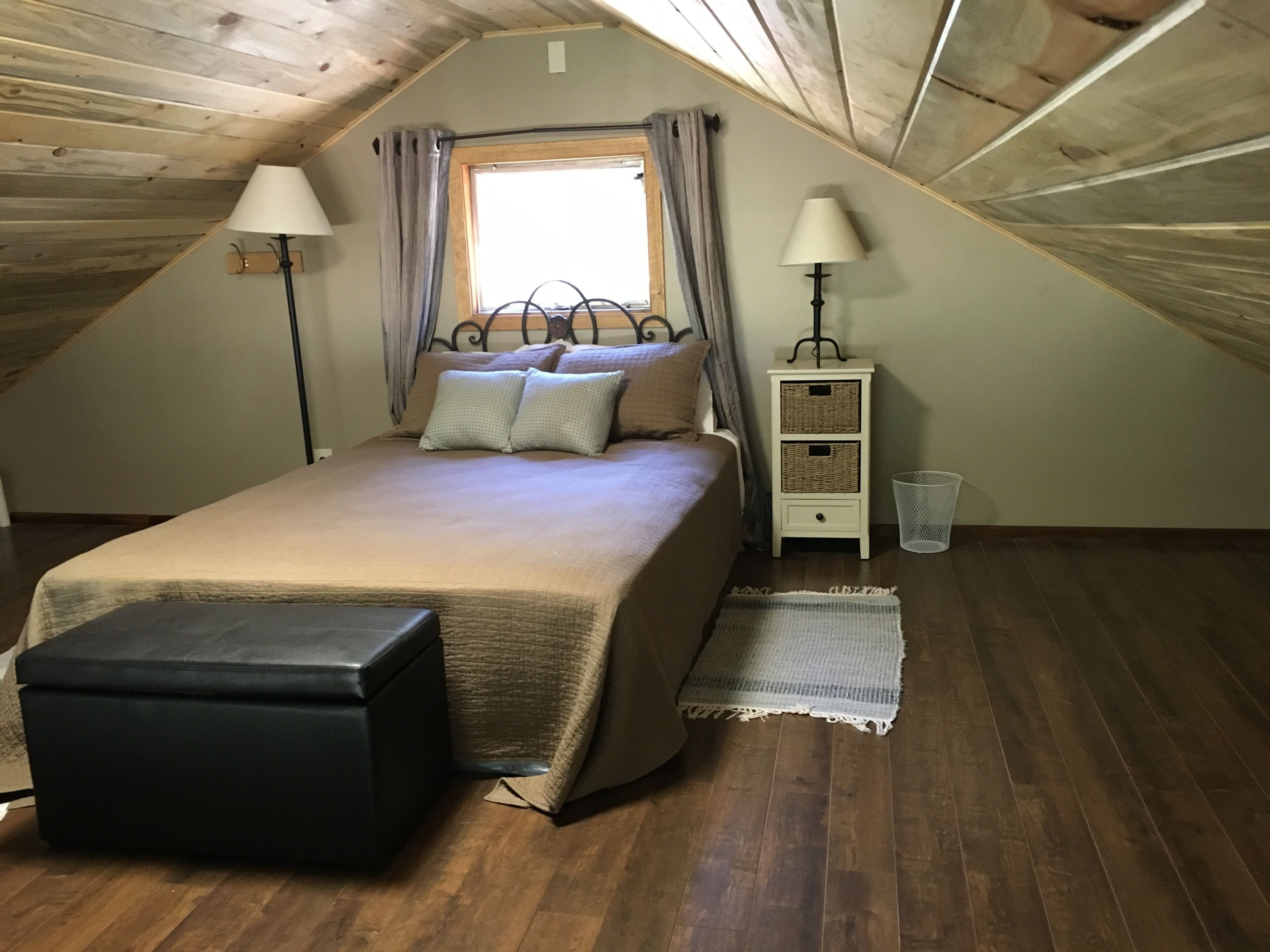 Dawson Creekside Cabin 