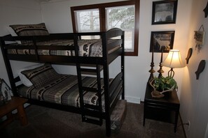 3 bedrooms, iron/ironing board, free WiFi, bed sheets - Newly updated cottage on 13 acres only minutes from Potawatomi State Park! (Sturgeon Bay)