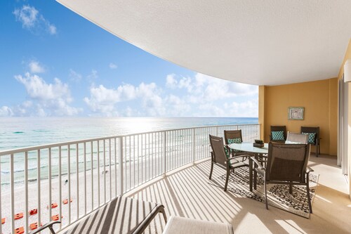 Beachfront Luxury!  Beach Chairs Included!   Right on the Beach!