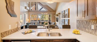 Chic 3-Bedroom [2BR+Loft] ~ Ski In-Out ~ TopFloor ~ Fireplace ~ AC