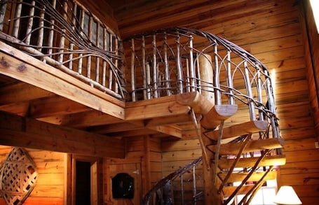 Interior. Secret SC Cabin on 100 acres Hot Tub Large Pond