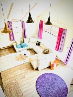 TV, fireplace, Netflix, streaming services