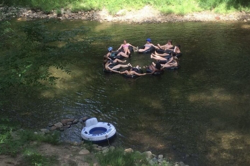 Directly on the River, Private, Swimming, FirePit, Grill, Great Wi-Fi